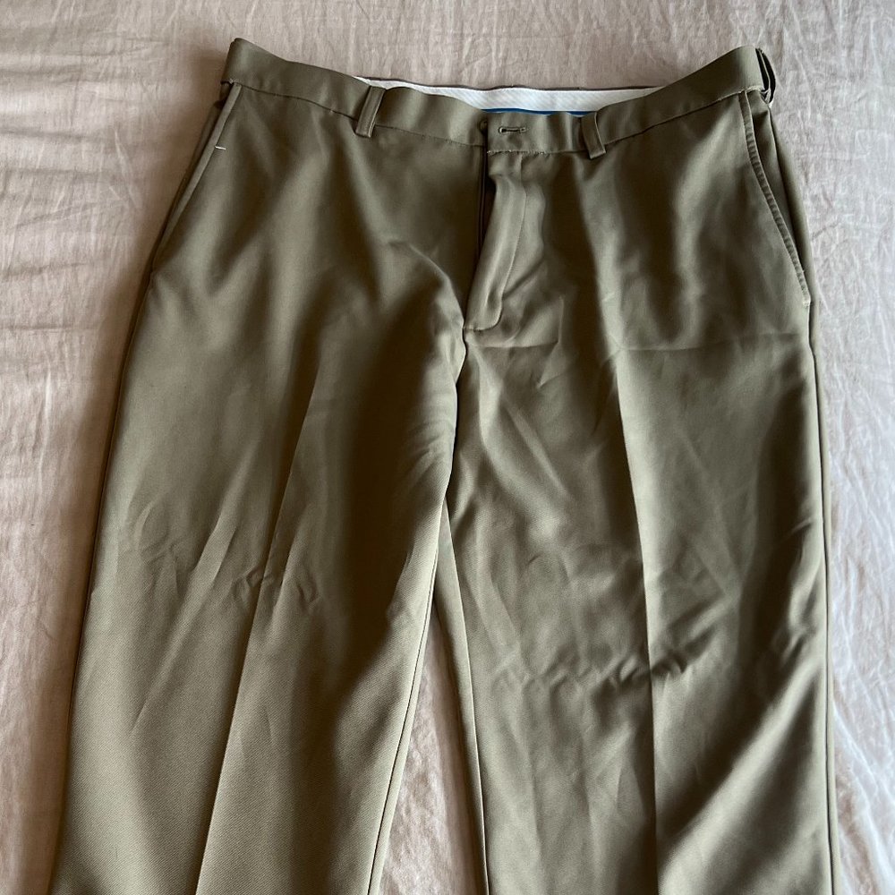 Haggar Men's Pleated Dress Pants 38x32